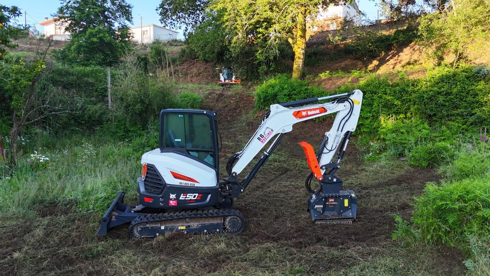 Serviço Mini Giratoria / Mini Carregadora