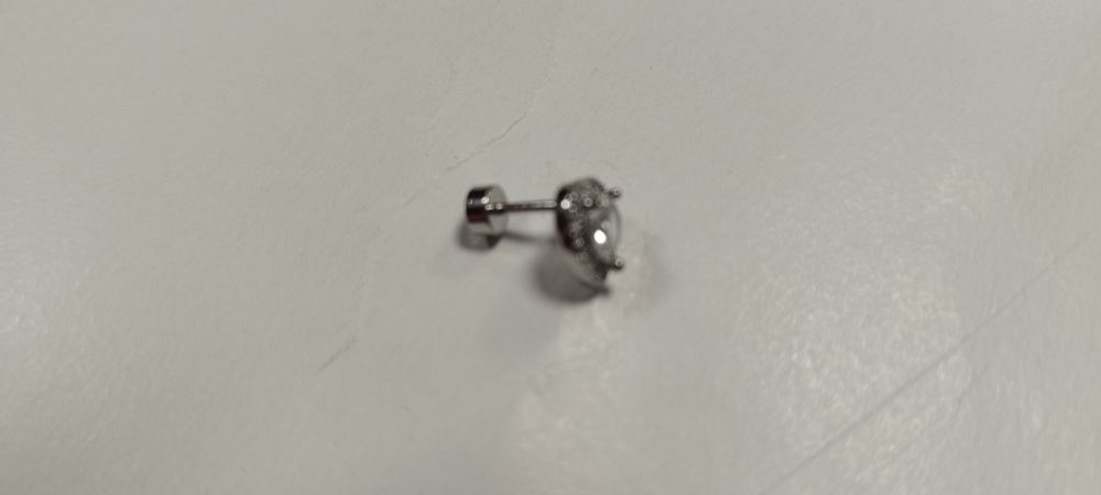 Kolczyk do nosa , ucha PIERCING 1 sztuka serduszko z wkretką