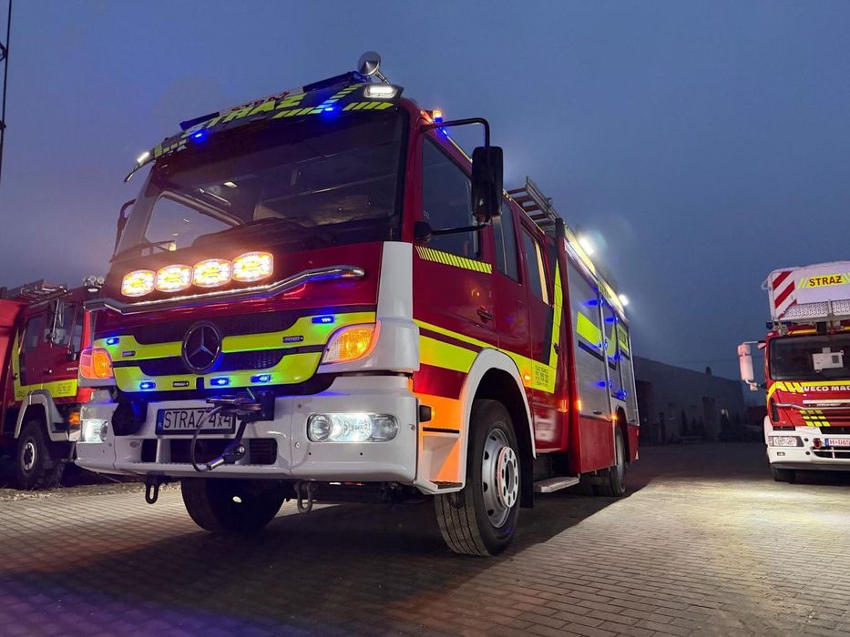 Mercedes-Benz Mercedes Atego GBA Wóz Strażacki Woda+Piana, Wysokie prześwity, Maszt oświetleniowy  Mercedes Atego GBA Wóz Strażacki woda+piana wysokie prześwity maszt oś