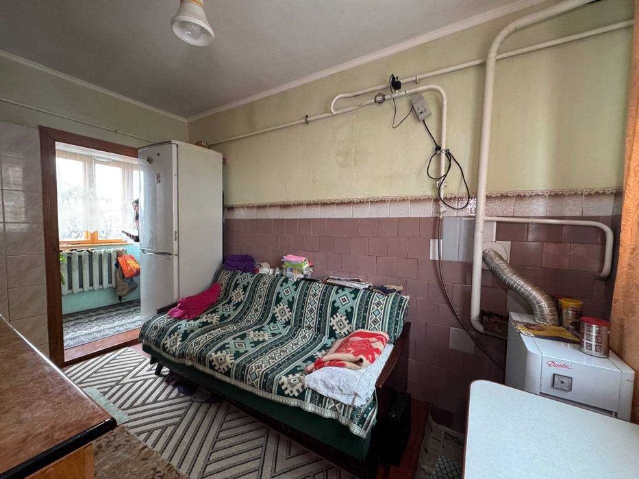 Продаж двох будинків з великою земельною ділянкою у центрі Тлумача