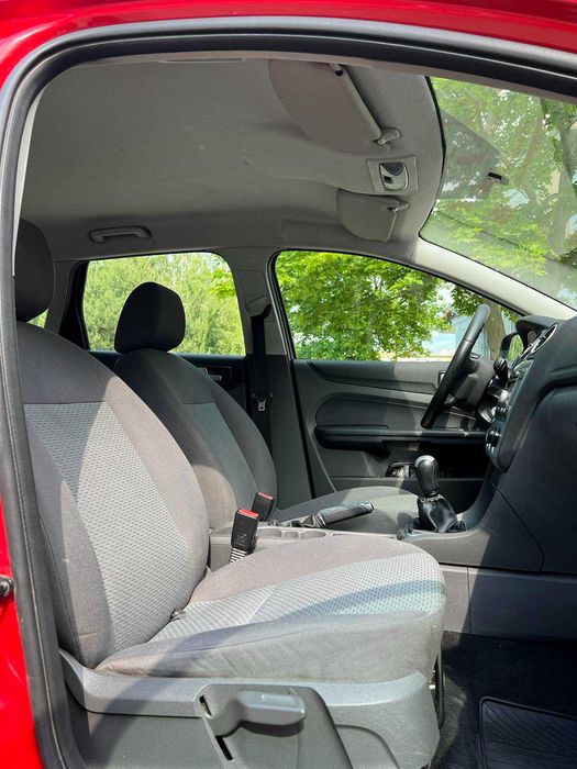 Ford Focus универсал (1,8 газ/бензин 2007 год)