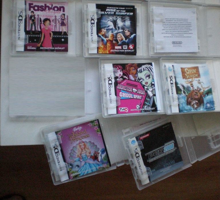 DS - 8 caixas e manuais de jogos - Monster High Rio Barbie outros