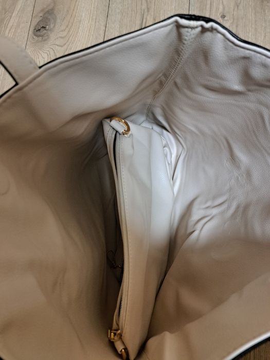 Torebka Guess z kosmetyczką skórzana