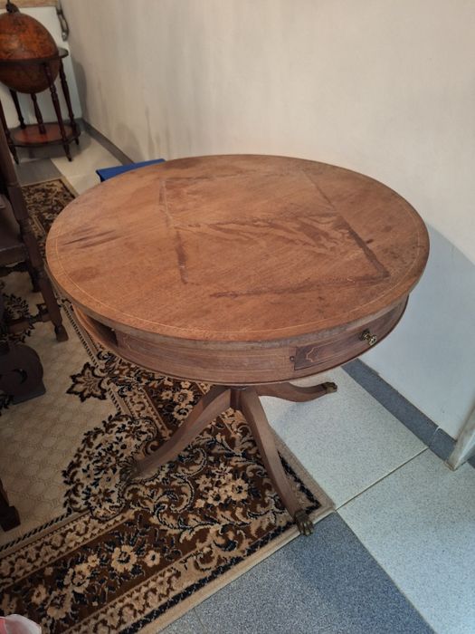 Mesa redonda para restauro pés de galo gavetas