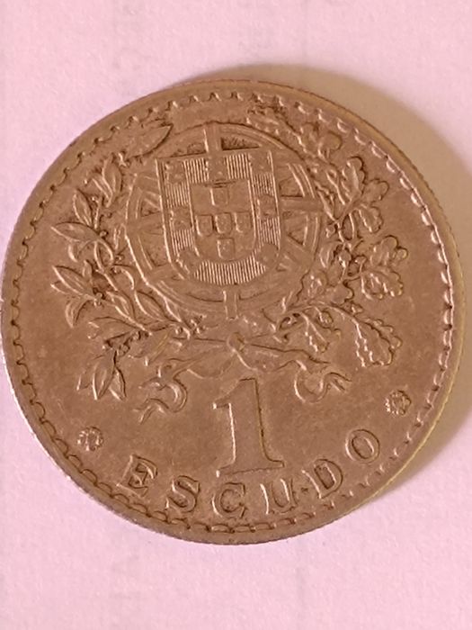 Lote moedas portuguesas e ex colónias