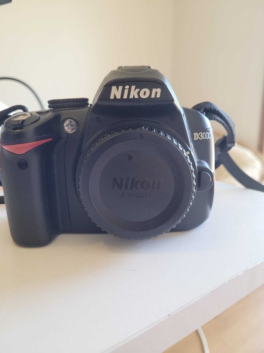 Nikon D3000 DSLR + Objetiva + Acessórios | Como Nova