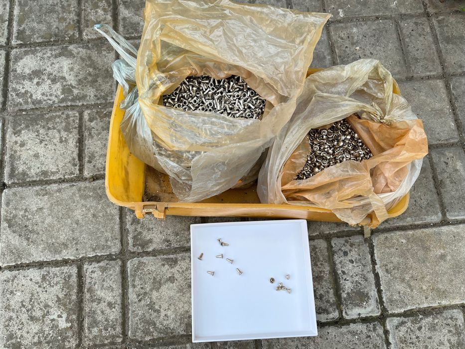 Продам заклепки нові по 1 грн. комплект