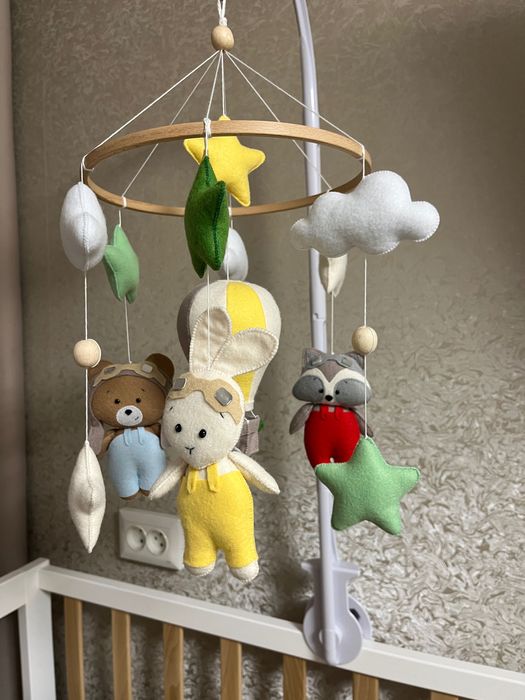 Мобіль у дитяче ліжечко ручної роботи