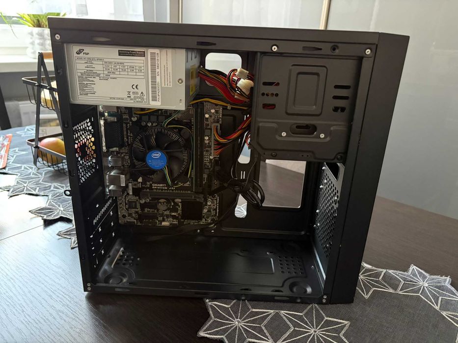 Komputer Intel Core i5 7400/4GB DDR4/SSD 128GB/H110M Windows 11 Pro
