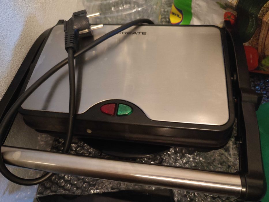 Máquina de lavar louça, Cooktop e sanduicheira.