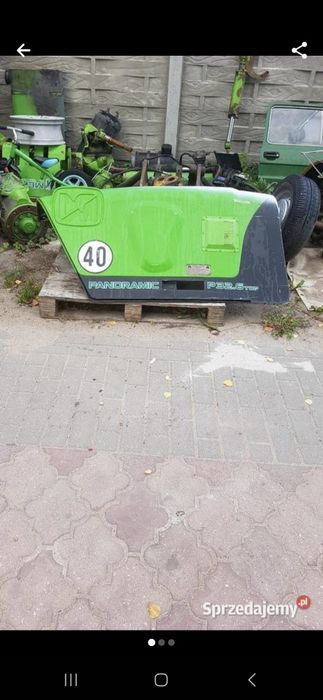 Merlo pokrywa maska silnika