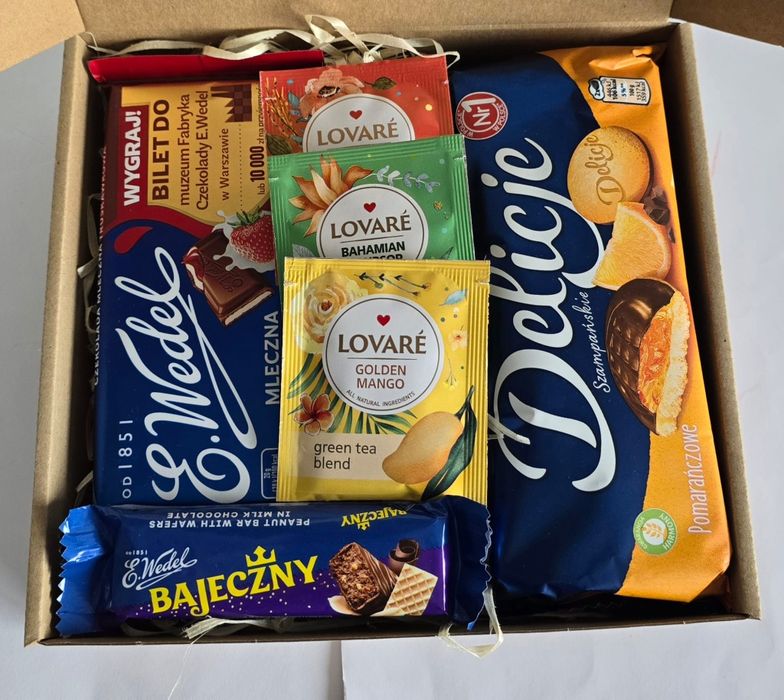 Upominek na zakończenie roku szkolnego box paczka słodyczy zes