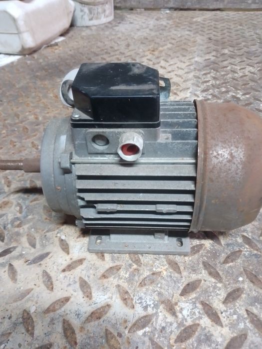 Motor elétrico monofásico