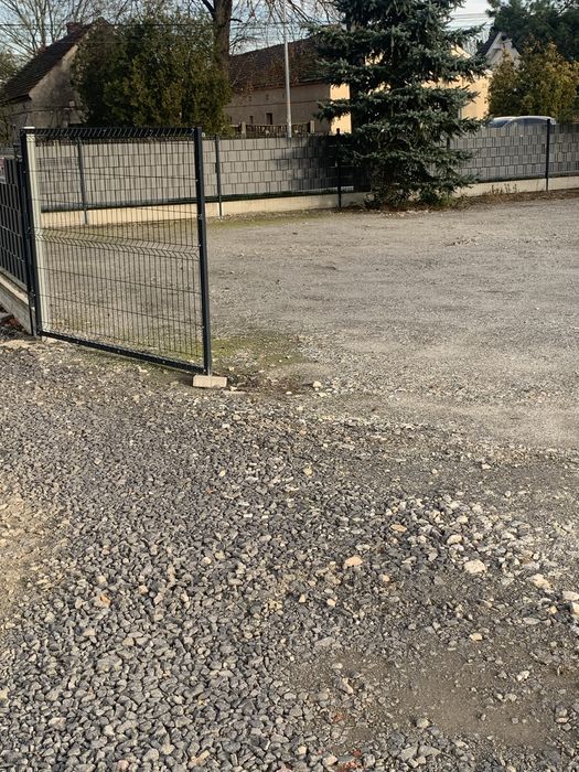 Do wynajęcia ogrodzony plac z blaszanym garażem