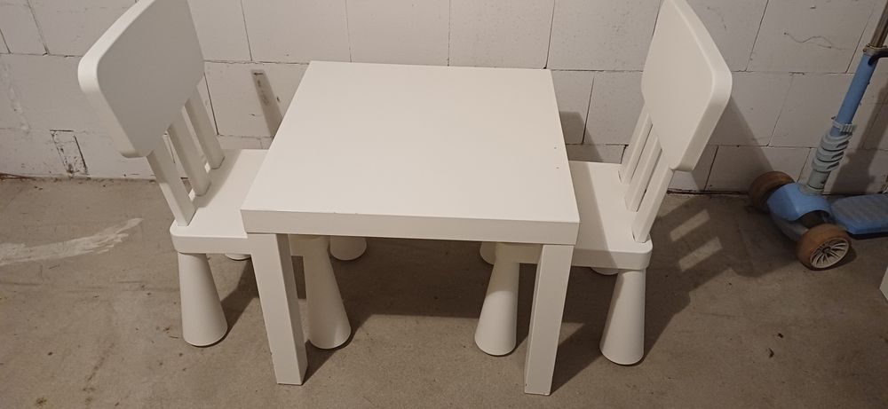 Stolik z krzesełkami dla dzieci Ikea