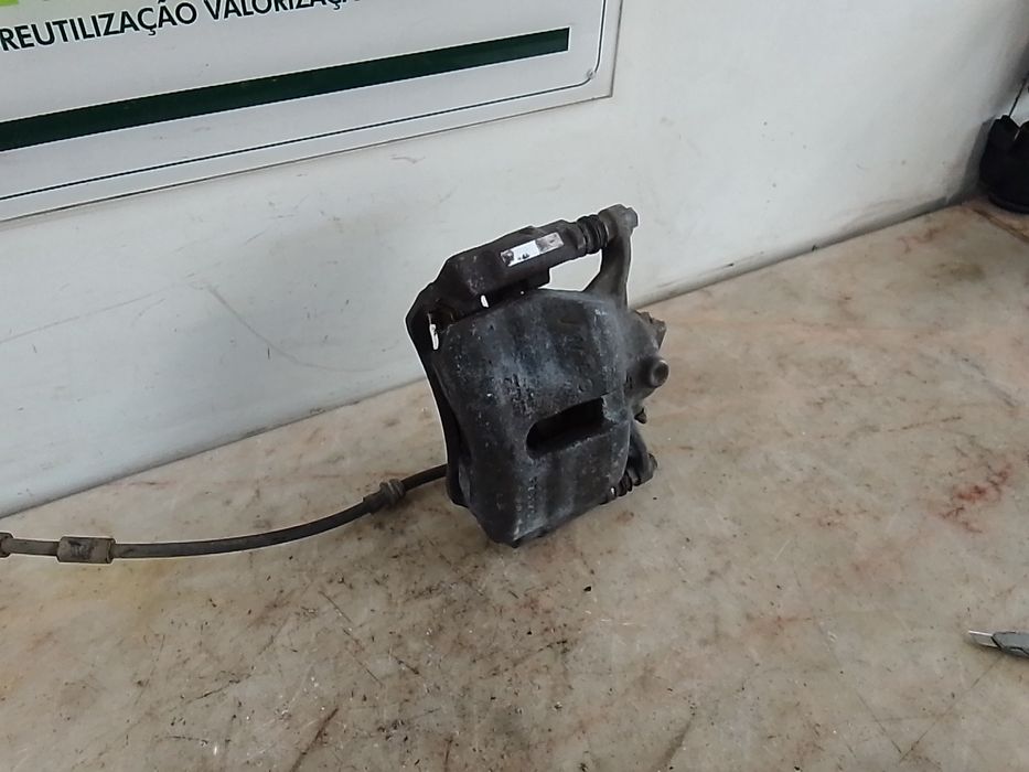 Pinça travão / maxila de travão frente direita AUDI A3 Limousine (8VS,