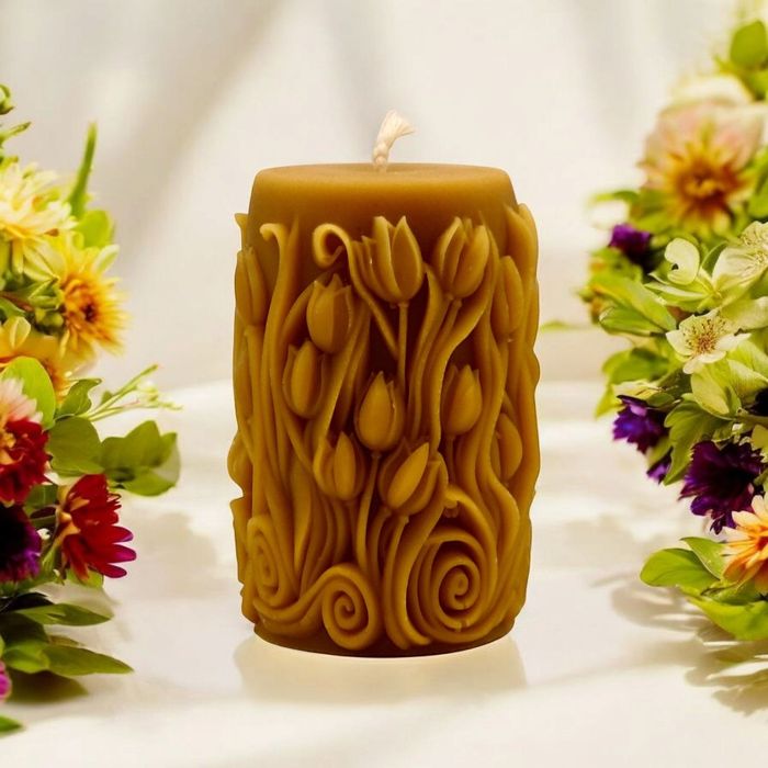 Świeca z naturalnego wosku pszczelego Tulipany Zielony Świecownik