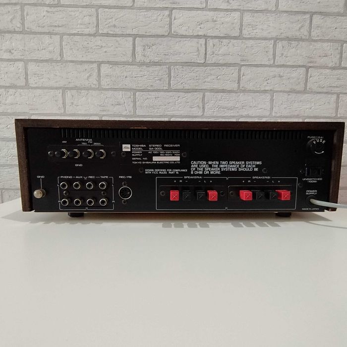 Amplituner Toshiba SA-300L piękny stan. Bardzo ładne gra.