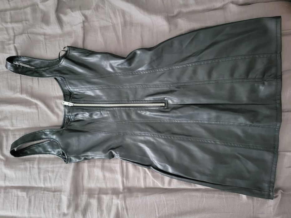 Vestido de cabedal