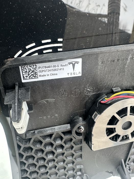 Лобове скло tesla Y 2023-2025