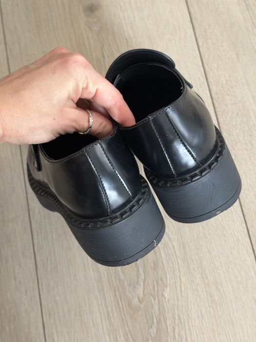 Skórzane loafersy Prada, rozmiar 38 (24 cm)
