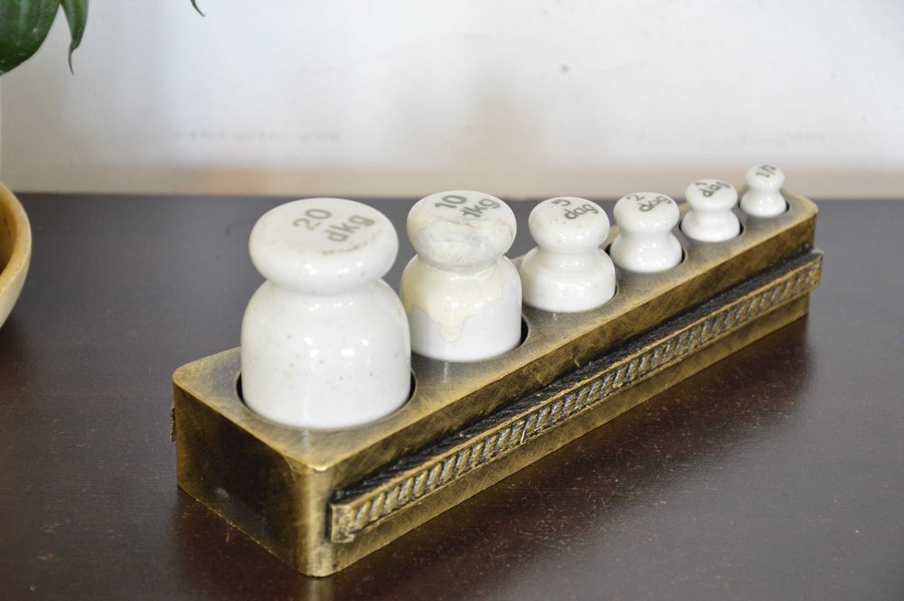 stare ceramiczne ODWAŻNIKI do WAGI szalkowej