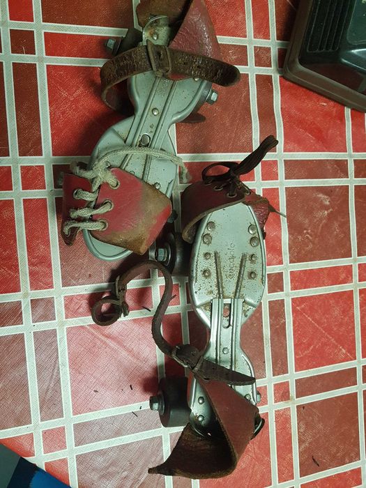 Par de patins antigos hóquei