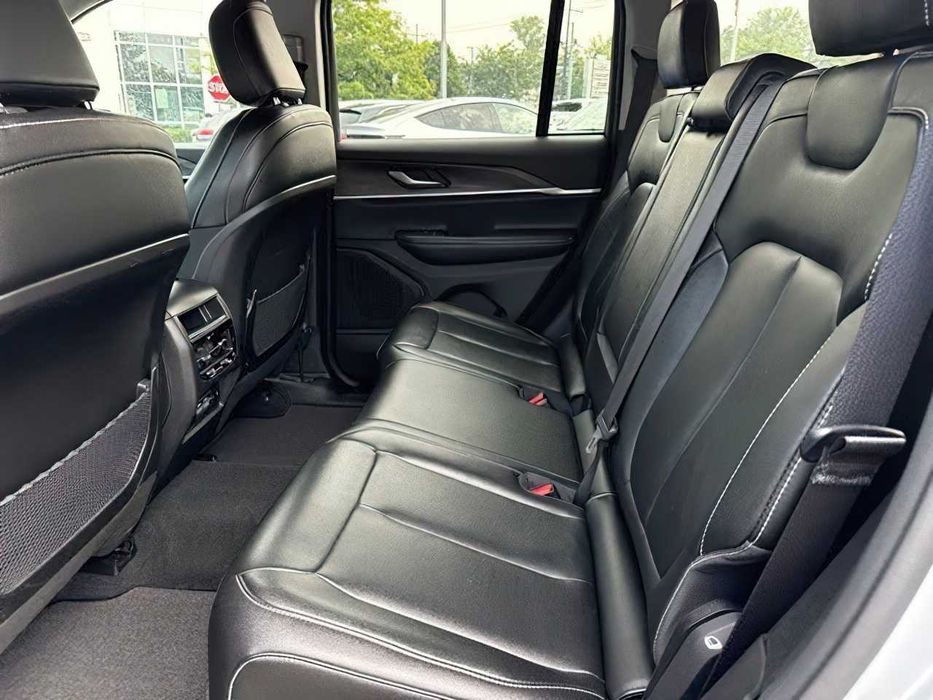 Jeep Grand Cherokee      2023