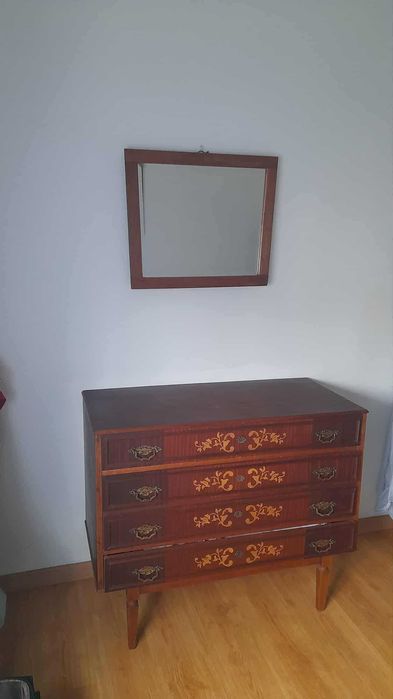 Mobiliário de Quarto Vintage - Peça Única e Decorativa