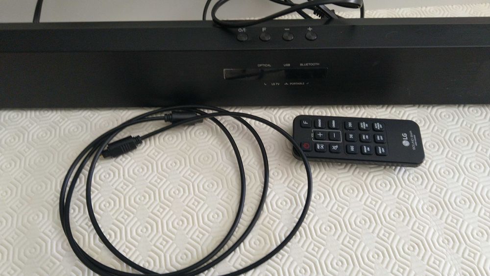 LG Sound Bar - Modelo SK1D