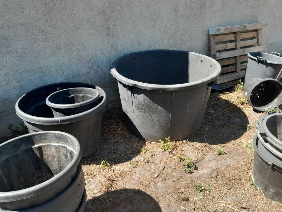 Vasos ou baldes de plastico