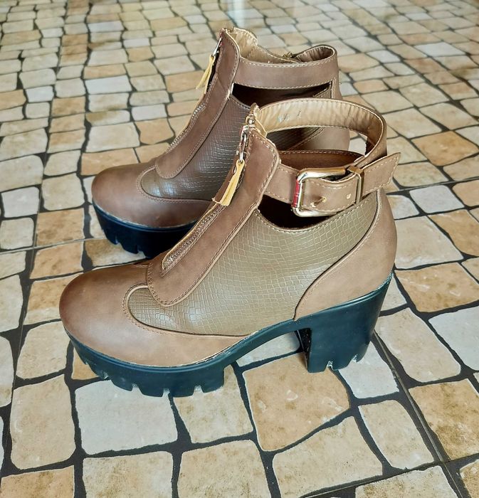 Sapatos em pele N° 41