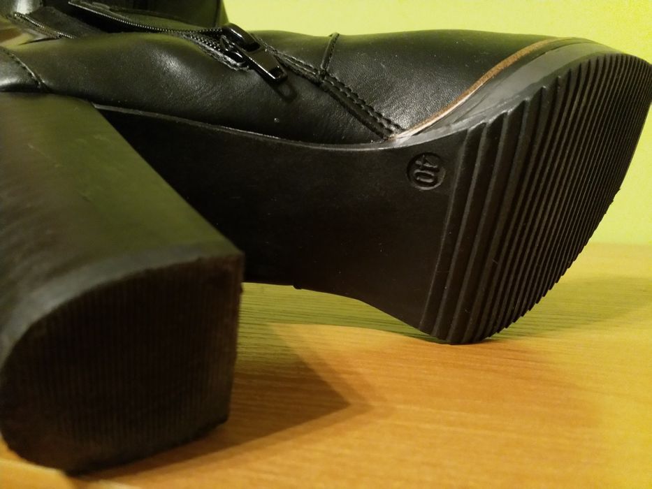 Buty na obcasie roz 40