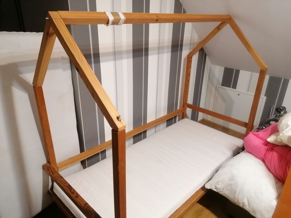 Łóżko drewniane domek