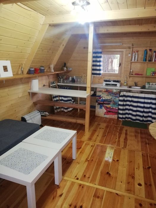 Drewniany domek nad jeziorem Tajty