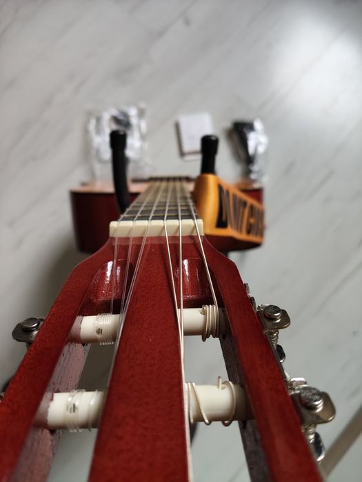 Gitara klasyczna 4/4 plus dodatki