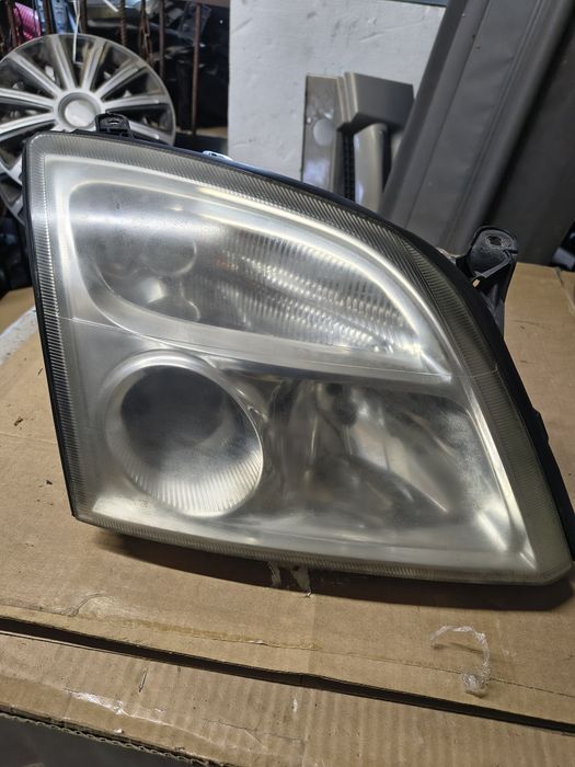 Lampa przednia prawa Opel Vectra C europa Hella
