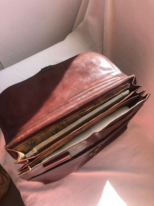 Pasta de documentos em pele genuína