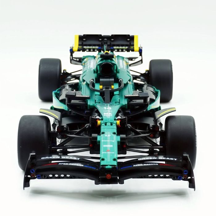 З Коробкою‼️ Конструктор Technic Болід F1 Aston Martin AMR - Лего 1:1
