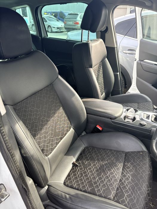 Салон сідушки сидіння сиденья сидушки Пежо Peugeot 3008