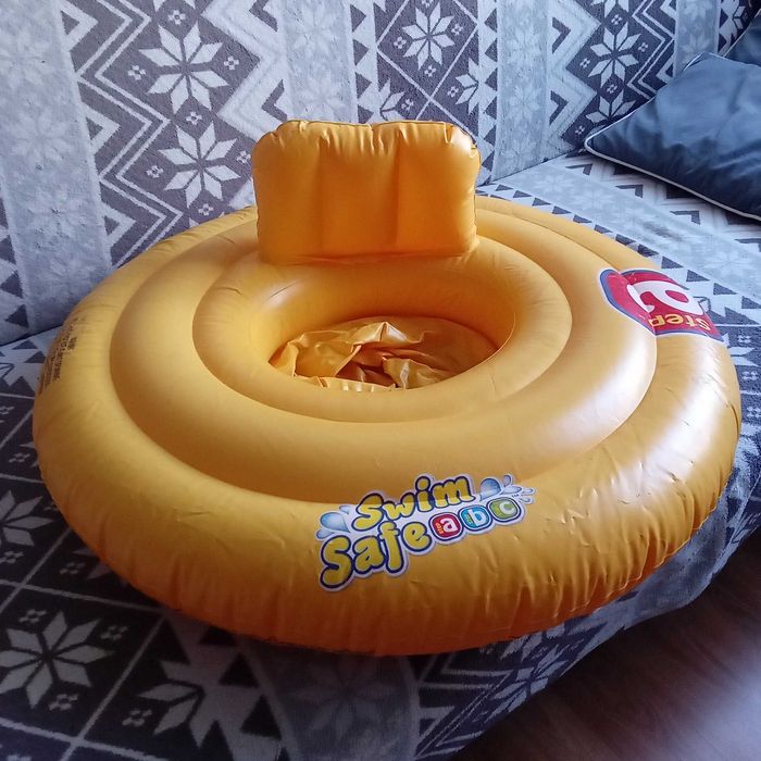 Dmuchany fotel basenowy dla dziecka