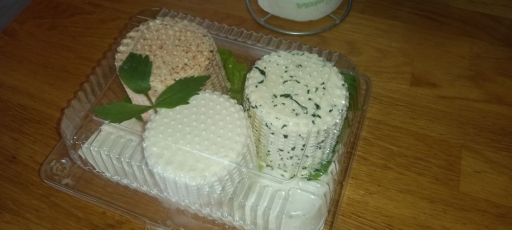 Mleko kozie ,kozie sery I swojskie jajka oraz siara kozia
