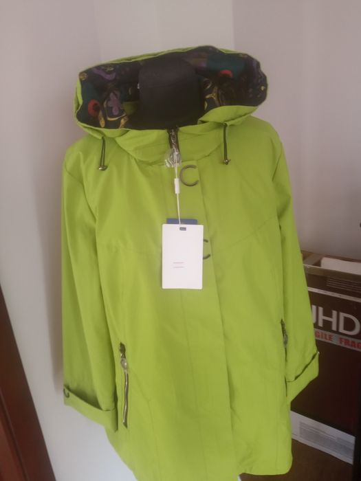 Вітровка  жіноча фабрічна.