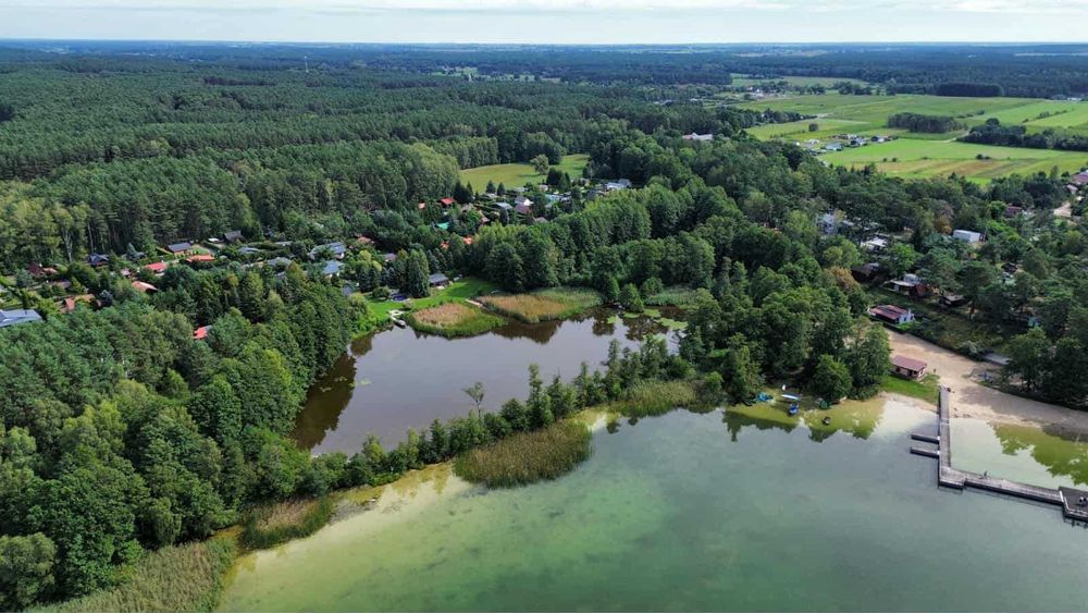 Domek nad jeziorem las jacuzzi