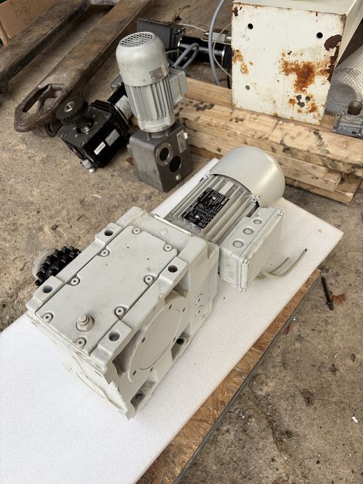 Silnik z przekładnią ślimakową przekładnia kątowa ślimak Siemens duży