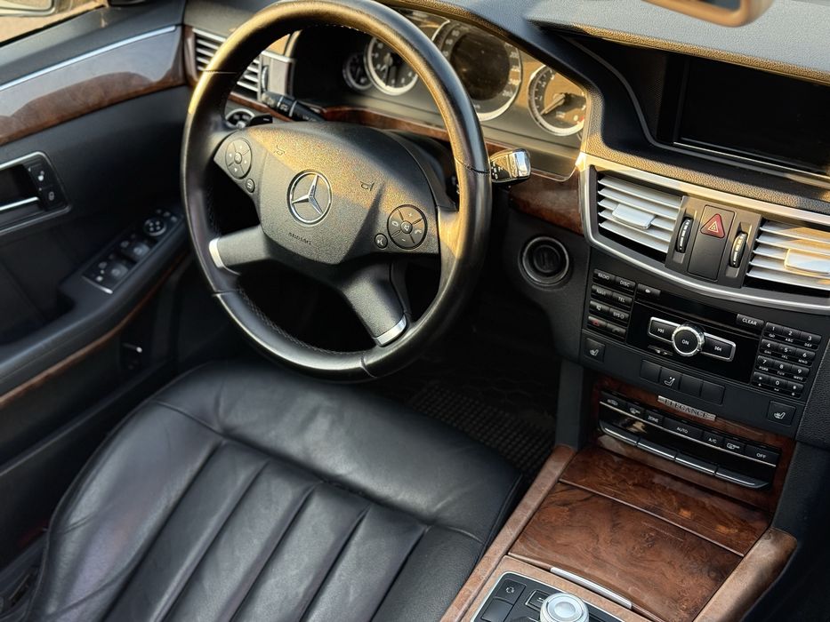 Mercedes-Benz E250 CGI BlueEFFICIENCY W212 2011