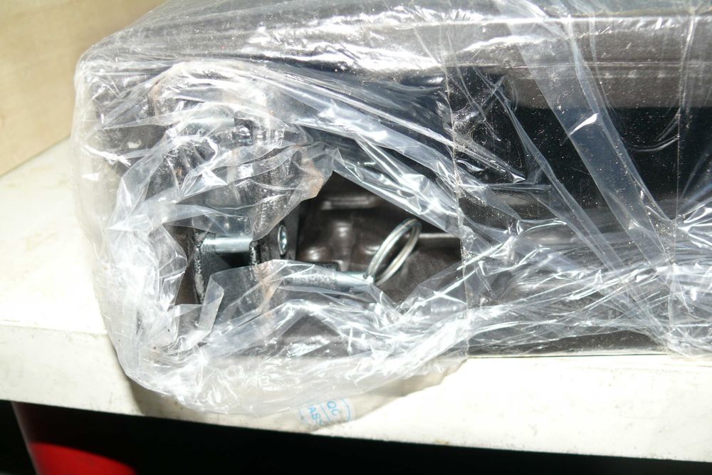 Banco dobrável da marca DIEMPI, na cor preta.