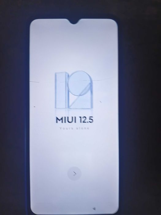 Редмі 9 с нфс є невелика тріщинка на екрані