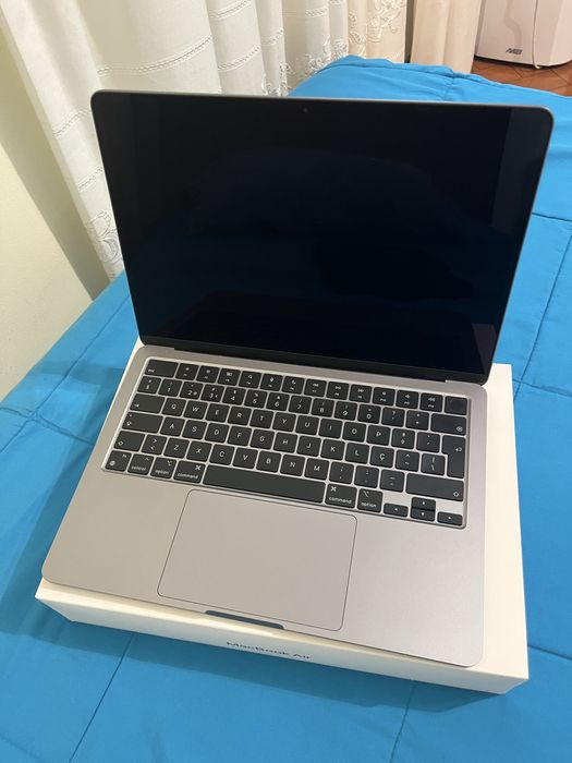 MacBook Air M3 2024