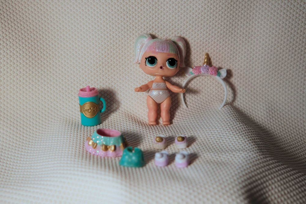L.O.L. Surprise! Sparkle Series Laleczka Unicorn inne ciało i top